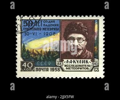 Leonid Kulik (1883-1942), sowjetischer Meteorist, 50.. Jahrestag des Sturzes des Tungus-Meteors, um 1958. Abgesagte Briefmarke gedruckt in der UdSSR isoliert Stockfoto