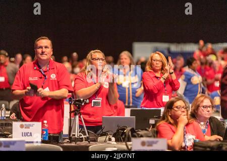 Detroit, Michigan, USA. 27.. Juli 2022. Delegierte bei der Verfassungskonvention der United Auto Workers 38.. Kredit: Jim West/Alamy Live Nachrichten Stockfoto