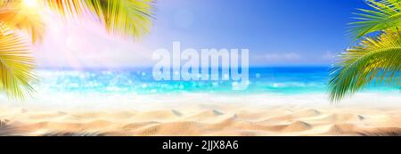 Sommer Und Meer Mit Verschwommenen Blättern Palme Und Unscharfem Bokeh Light On Sea - Goldener Sand In Abstrakter Landschaft Stockfoto