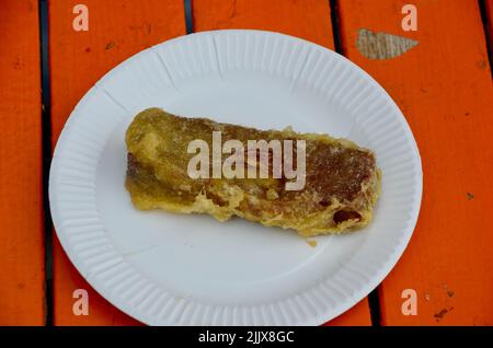 Frittierte mars-Bar im Batter edinburgh Royal Mile scotland im Sommer 2022 in Großbritannien Stockfoto