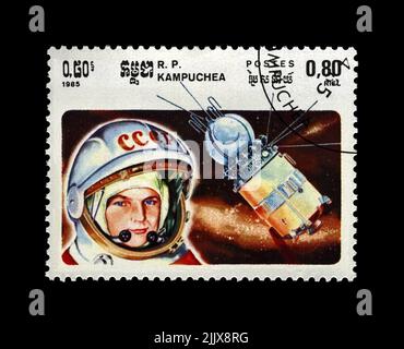 Valentina Tereshkova, sowjetische Astronautin, 1. Frau im Weltraum, Raketenschiff, um 1985. Abgesagte Briefmarke gedruckt in Kambodscha (Kampuchea) Stockfoto