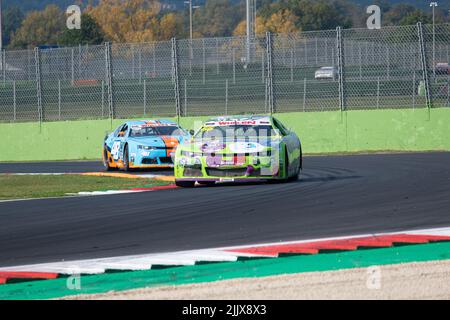 NAScar-Rennwagen, der bei Kursabbiegung eine Herausforderung darstellt. Vallelunga, Italien, oktober 29 2021. Amerikanisches Fest von Rom Stockfoto