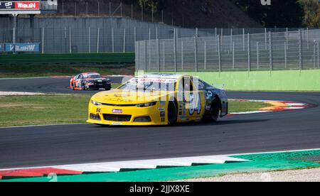 NAScar-Rennwagen, der bei Kursabbiegung eine Herausforderung darstellt. Vallelunga, Italien, oktober 29 2021. Amerikanisches Fest von Rom Stockfoto