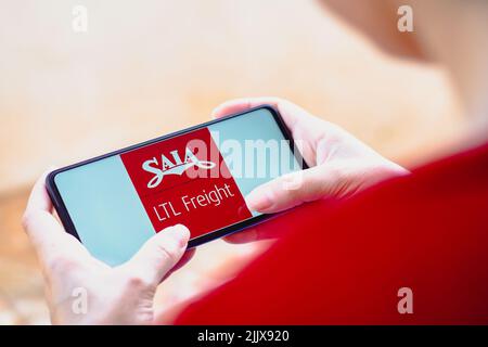 Brasilien. 28.. Juli 2022. In dieser Abbildung wird das Logo von Saia, Inc. Auf einem Smartphone-Bildschirm angezeigt. (Foto von Rafael Henrique/SOPA Images/Sipa USA) Quelle: SIPA USA/Alamy Live News Stockfoto
