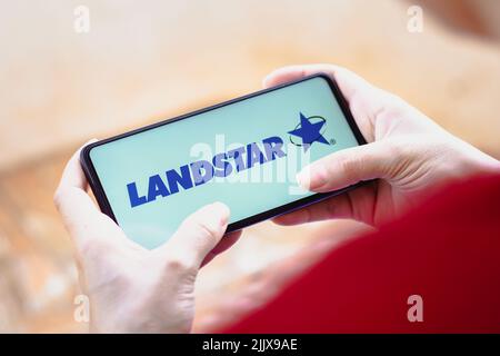 Brasilien. 28.. Juli 2022. In dieser Abbildung wird das Landstar System-Logo auf einem Smartphone-Bildschirm angezeigt. (Foto von Rafael Henrique/SOPA Images/Sipa USA) Quelle: SIPA USA/Alamy Live News Stockfoto