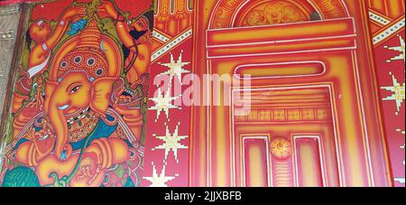 Guruvayoor-Kerala-traditionelle Wandmalereien wurden auf den äußeren Mauern des Guruvayoor-Tempels gemalt, damit die Touristen unsere sehen und lernen konnten Stockfoto