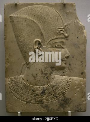 Ägypten. Low-Relief eines pharao. Griechisch-römische Zeit (332 v. Chr.-642 v. Chr.). Frühe ptolemäische Dynastie, ca. 300-250 V. CHR. Feiner Kalkstein. Calouste Gulbenkian Museum. Lissabon, Portugal. Stockfoto