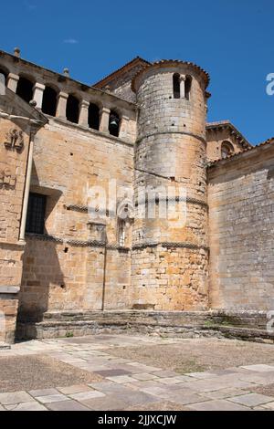 Detail der Stiftskirche Santa Juliana in Santillana del Mar Stockfoto