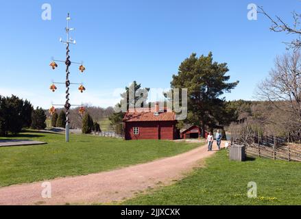 KASTELLHOLM, ALAND AUF 8. MAI 2016. Blick auf das Jan Karlsgården Freilichtmuseum. Homestead. Nicht identifizierte Personen. Redaktionelle Nutzung. Stockfoto