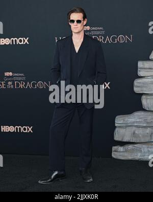 27. Juli 2022, Los Angeles, Kalifornien, USA: Schauspieler MATT SMITH nimmt an der HBO Original Drama Series ''House of the Dragon'' Weltpremiere Teil. Im Haus des Drachen spielt er den Prinzen Dämon Targaryen, den vermeintlichen Thronfolger. (Bild: © Billy Bennight/ZUMA Press Wire) Stockfoto