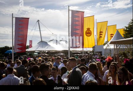 Allgemeine Ansichten am dritten Tag des Qatar Goodwood Festival 2022 auf der Goodwood Racecourse, Chichester. Bilddatum: Donnerstag, 28. Juli 2022. Stockfoto