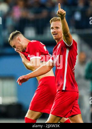 SARAJEVO - Dani de Wit von AZ Alkmaar feiert den 0-1 während der zweiten Qualifikationsrunde des Conference League-Spiels zwischen FK Tuzla City und AZ am 28. Juli 2022 im Stadion Grbavica in Sarajevo, Bosnien und Herzegowina. ANP ED DER POL Stockfoto