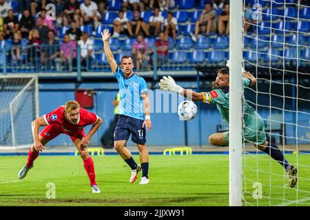 SARAJEVO - Dani de Wit von AZ Alkmaar gewinnt die 0-1 während der zweiten Qualifikationsrunde des Conference League-Spiels zwischen FK Tuzla City und AZ am 28. Juli 2022 im Stadion Grbavica in Sarajevo, Bosnien und Herzegowina. ANP ED DER POL Stockfoto