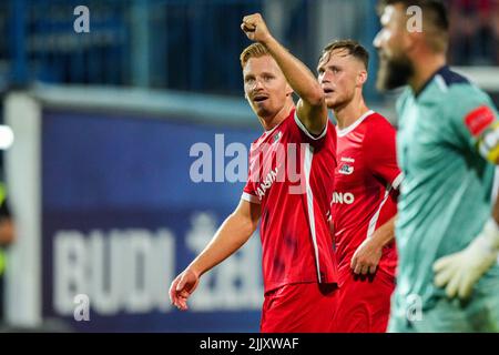 SARAJEVO - Dani de Wit von AZ Alkmaar feiert den 0-1 während der zweiten Qualifikationsrunde des Conference League-Spiels zwischen FK Tuzla City und AZ am 28. Juli 2022 im Stadion Grbavica in Sarajevo, Bosnien und Herzegowina. ANP ED DER POL Stockfoto