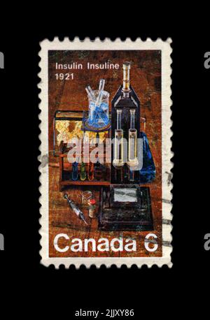 KANADA - UM 1971: Die in Kanada gedruckte Briefmarke zeigt die Entdeckung der medizinischen Substanz Insulin im Jahr 1921, um 1971. Stockfoto