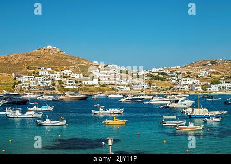 Ornos Bay, Mykonos Island, Kykladen, Griechenland. Stockfoto