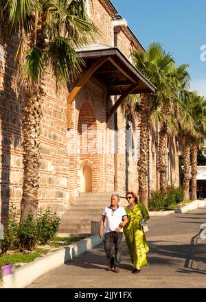 Touristen an der Dschumaya Moschee in Plovdiv, Bulgarien, Osteuropa, Balkan, EU Stockfoto