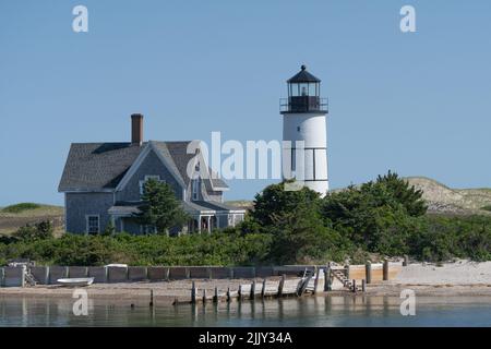 Der Sandy Neck Leuchtturm befindet sich am Sandy Neck, in West Barnstable, Massachusetts, am Eingang zum Barnstable Hafen Stockfoto