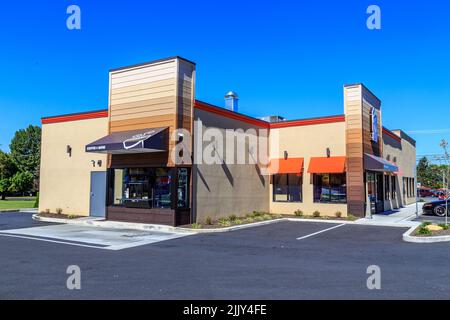 Ephrata, PA, USA – 5. Oktober 2016: Außenansicht der Dunkin' Donut Fast-Food-Bäckerei und -Filiale, die frische Donuts, Sandwiches, Kaffee und Beverag anbietet Stockfoto