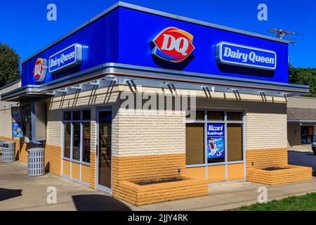 Ephrata, PA, USA – 5. Oktober 2016: Das Restaurant „A Dairy Queen“ ist eine Kette, die Eis, Getränke und Fast-Food-Sandwiches serviert. Stockfoto