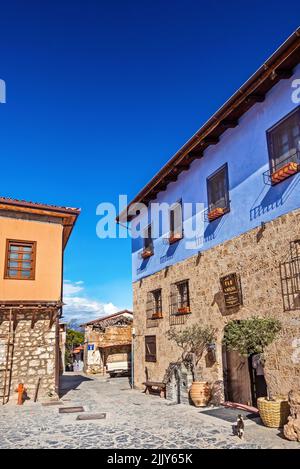 Schöne alte Gebäude in Varosi, der Altstadt von Edessa, Pella, Mazedonien, Griechenland. Stockfoto