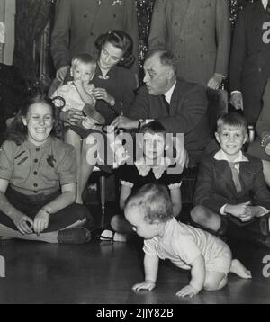 Präsident Franklin Roosevelt - Mit Frau Und Familie. 30. Januar 1940. (Foto von Associated Press Photo). Stockfoto