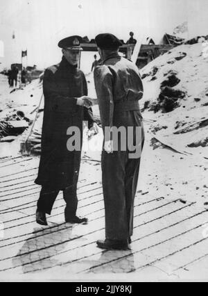 Der König landet in der Normandie, um die britischen und kanadischen Streitkräfte zu besuchen. 16. Juni 1944. (Foto vom Imperial war Museum Photo). Stockfoto