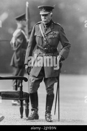 Royal Family - Englisch. Ein aktuelles Foto des 87-jährigen Field-Marshall H.R.H. des Duke of Connaught anlässlich seines Besuchs am Royal Military College in Sandhurst, Surrey. 25. September 1937. (Foto von Sports & General Press Agency Limited). Stockfoto