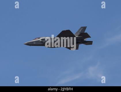 Lockheed-Martin F-35B Lightning II Düsenjäger fliegen beim Royal International Air Tattoo 2022 Stockfoto