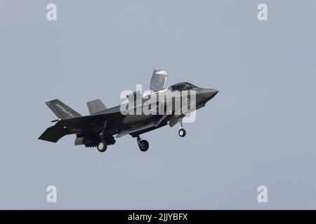 Lockheed-Martin F-35B Lightning II Jet-Jagdflugzeug schwebt beim Royal International Air Tattoo 2022 Stockfoto