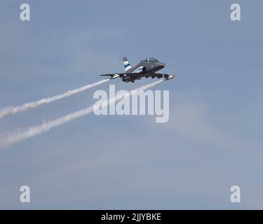 Die Finnische Luftwaffe BAE Hawk Mk.51 Jet Trainer HW-354 fliegt auf der RIAT 2022 Stockfoto