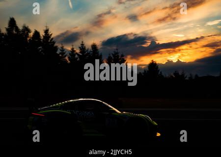 39 Singha Racing Team TP 12, Porsche 911 GT3-R von Piti BHIROMBHAKDI, Christophe HAMON, Tanart SATHIENTHIRAKUL, Earl BAMBER, im Einsatz während der TotalEnergies 24 Hours of Spa 2022, 7. Runde der Fanatec GT World Challenge Europe Powered by AWS 2022, vom 27. Bis 31. Juli, 2021 auf dem Circuit de Spa-Francorchamps in Stavelot, Belgien - Foto: Florent Gooden / Dppi/DPPI/LiveMedia Stockfoto