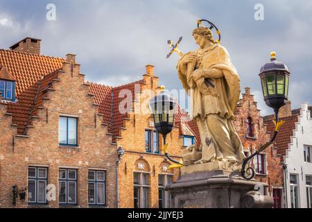 Statue des heiligen Joannes Nepomucenus in Brügge, Belgien Stockfoto
