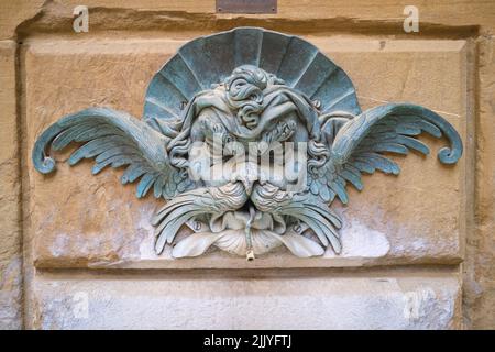 Ornamentaler Brunnen im Innenhof des Pitti Palastes Florenz Italien Stockfoto