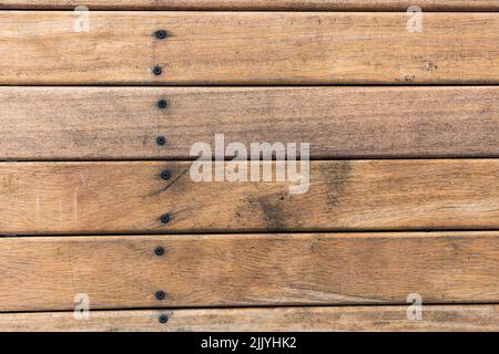 Hintergrund von alten Holzlatten und Schrauben, Nahaufnahme. Stockfoto