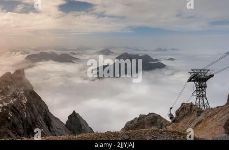 Seilbahn auf die Zugspitze, den höchsten Berg Deutschlands in den bayerischen alpen. Zugspitze, Bayern, Deutschland - 2018 SEP Stockfoto