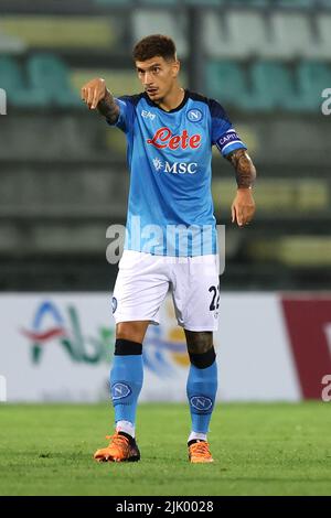 Foto Alessandro Garofalo/LaPresse27 Luglio 2022 Castel di Sangro, Italia - SSC Napoli vs Adana Demirspor - amichevole Winterliches Stadio Teofilo Patini. Nella foto:Giovanni Di Lorenzo (SSC Napoli); 27. Juli 2022 Castel di Sangro, Italien - SSC Napoli vs Adana Demirspor, Sportfußball, Sommerfreundschaftsspiel Teofilo Patini Stadion. Im Bild: Giovanni Di Lorenzo (SSC Napoli); Quelle: PRESSINPHOTO SPORTS AGENCY/Alamy Live News Stockfoto