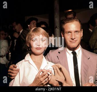 Um 1960 - JOANNE WOODWARD und PAUL NEWMAN bei einem unbekannten Ereignis. Genaues Datum unbekannt. (Bild: © Globe Photos/ZUMA Press Wire/ZUMAPRESS.com) Stockfoto