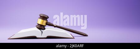 Richters Gavel und ein offenes Buch auf purpurem Hintergrund Stockfoto