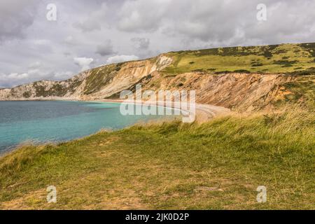 Worbarrow Bay ist eine große, breite und flache Bucht östlich von Lulworth Cove, Isle of Purbeck, Dorset, England und nur einen kurzen Spaziergang vom Tyneham Village entfernt Stockfoto