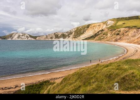 Worbarrow Bay ist eine große, breite und flache Bucht östlich von Lulworth Cove, Isle of Purbeck, Dorset, England und nur einen kurzen Spaziergang vom Tyneham Village entfernt Stockfoto