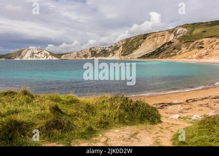 Worbarrow Bay ist eine große, breite und flache Bucht östlich von Lulworth Cove, Isle of Purbeck, Dorset, England und nur einen kurzen Spaziergang vom Tyneham Village entfernt Stockfoto