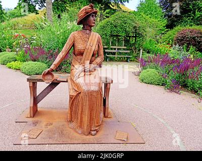 Emily Wilding Davison Suffragette1872 1913 Sie lebte in Longhorsley Northumberland und ihre Statue ist in Carlisle Park Morpeth Skulptur Ray Lonsdale o Stockfoto