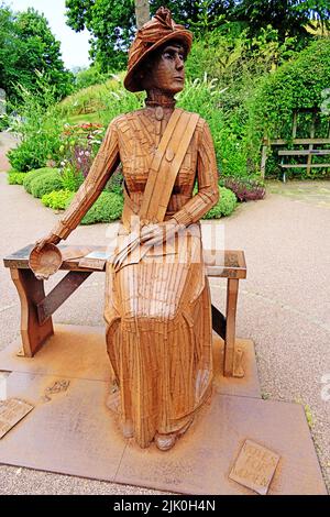 Emily Wilding Davison Suffragette1872 1913 Sie lebte in Longhorsley Northumberland und ihre Statue ist in Carlisle Park Morpeth Skulptur Ray Lonsdale o Stockfoto