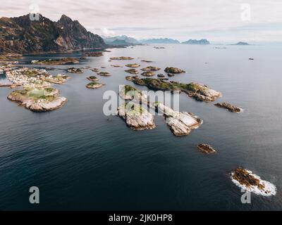 Blick auf Henningsvaer auf den Lofoten in Norwegen Stockfoto