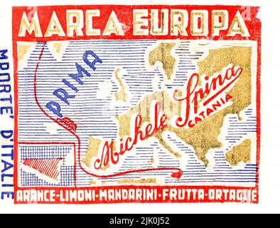 Frischobst-Papierverpackung, ab Mitte 1950s in England, mit Anbaumarke. Michele Spina Catania, Italien. Karte von Europa. Stockfoto