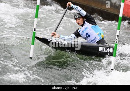 Augsburg, Deutschland. 29.. Juli 2022. Kanu/Slalom: Weltmeisterschaft, Kanu-Single, Vorläufe, Frauen. Die deutsche Elena Lilik konkurriert in der Vorhitze 1. im Eiskanal. Quelle: Angelika Warmuth/dpa/Alamy Live News Stockfoto