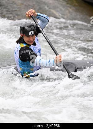 Augsburg, Deutschland. 29.. Juli 2022. Kanu/Slalom: Weltmeisterschaft, Kanu-Single, Vorläufe, Frauen. Die deutsche Elena Lilik konkurriert in der Vorhitze 1. im Eiskanal. Quelle: Angelika Warmuth/dpa/Alamy Live News Stockfoto