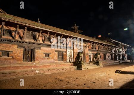 Lalitpur. 29.. Juli 2022. Das am frühen Morgen des 29. Juli 2022 aufgenommene Foto zeigt den Patan Durbar Square, ein UNESCO-Weltkulturerbe in Lalitpur, Nepal. Quelle: Hari Maharjan/Xinhua/Alamy Live News Stockfoto