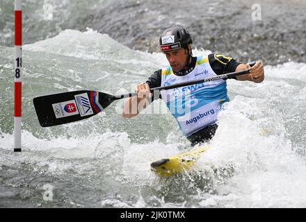 Augsburg, Deutschland. 29.. Juli 2022. Kanu/Slalom: Weltmeisterschaft, Kanu-Single, Heats, Männer. Der slowakische Alexander Slafkovsky tritt bei der Vorheizung 1. im Eiskanal an. Quelle: Angelika Warmuth/dpa/Alamy Live News Stockfoto
